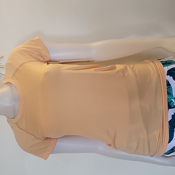 LULULEMON SWIFTLY TECH SHORT SLEEVE SIZE 6 NWT - Picture 3 of 9